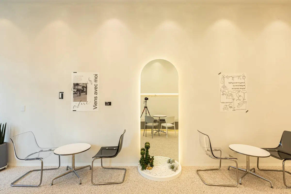 LED 아치와 젠가든이 있는 감성 카페 인테리어